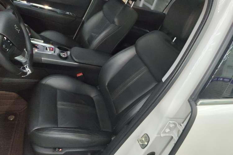 Used Peugeot 3008 2016 1.6THP Automatic Prestige Edition Left Front Seat