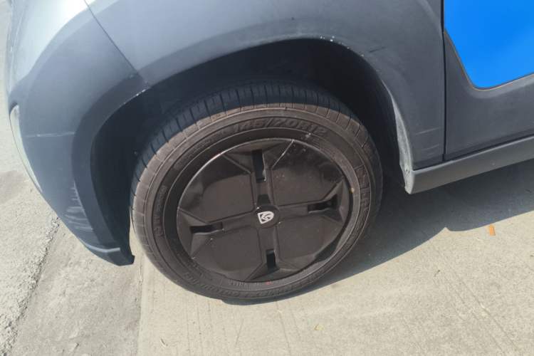 Used Baojun E100 2019 250KM Smart Drive Edition Left Front Wheel Hub