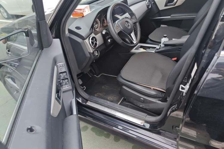 Used Mercedes-Benz GLK-Class 2013 GLK 300 4MATIC Dynamic Sunroof Model