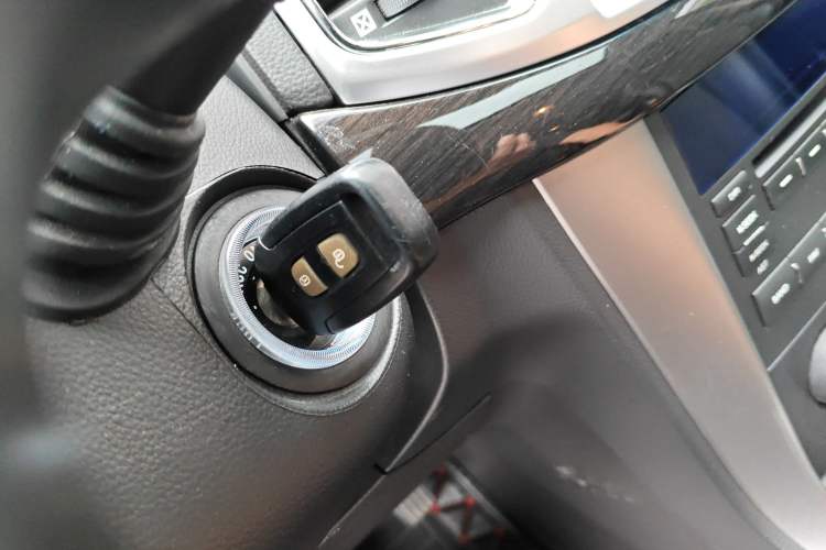 Used Chevrolet Captiva 2014 2.4L Two-Wheel Drive Urban Version 7 Seats Interior 1