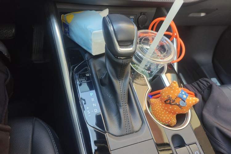 Used Toyota Highlander 2022 Dual-Engine 2.5L Four-Wheel Drive Prestige Version 7 Seats Gear Lever