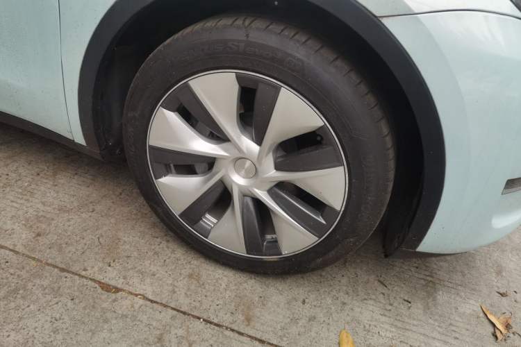 Used Tesla Model Y 2022 Long-Range All-Wheel-Drive Version