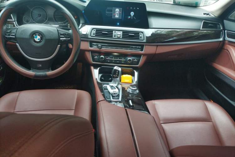 Used BMW 5 Series 2014 525Li Leading Model
