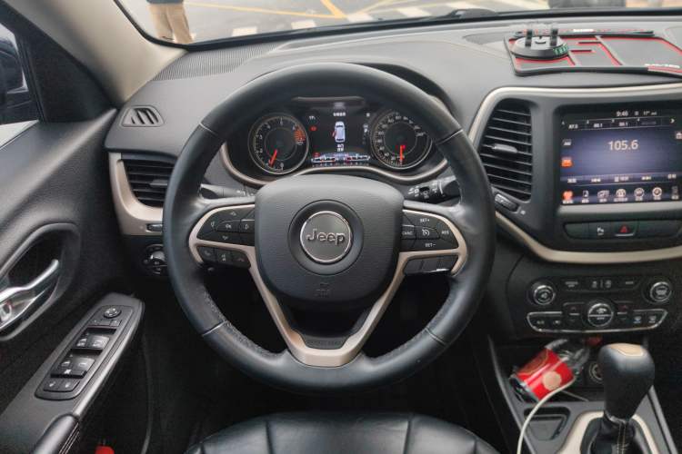 Used Jeep Cherokee 2017 2.0L Superior Edition