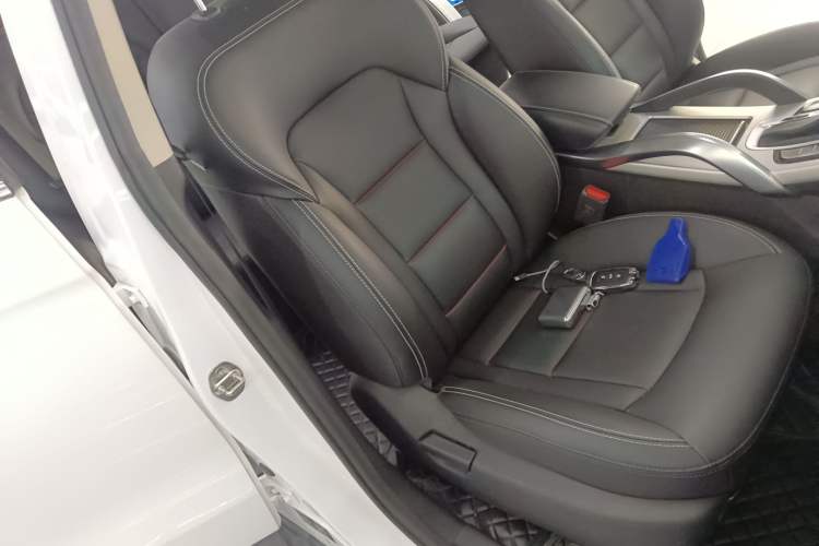 Used Geely Auto Emgrand X7 Sport 2018 1.8TD Automatic Two-Wheel Drive Zhiya Model Right Front Seat