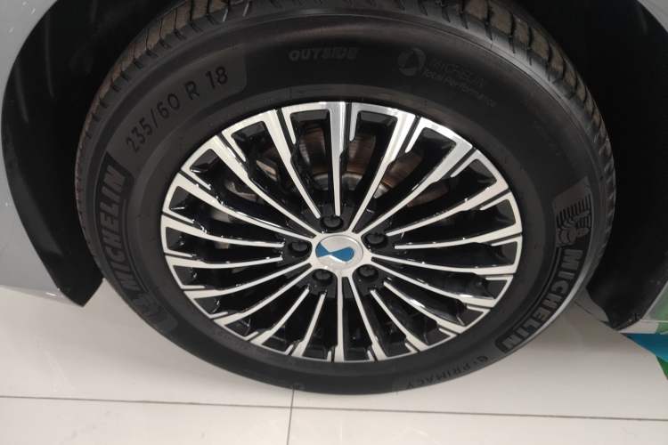 Used Denza D9 2022 DM-i 1040 Prestige Model