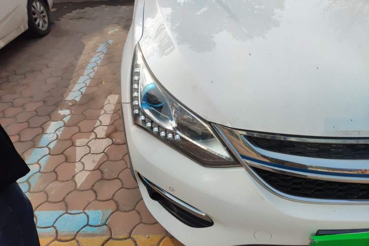 Used BYD Song New Energy 2017 Song DM 1.5TID All-Wheel Drive Luxury Model Right Front Headlight