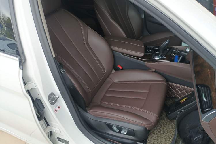 Used BMW 5 Series 2020 525Li Luxury Package Right Front Seat