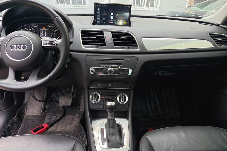 Used Audi Q3 2015 30 TFSI Comfort Model Audio And AC Panel