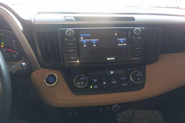 Used Toyota RAV4 2016 2.0L CVT Two-Wheel Drive Fashion Edition China V Standard