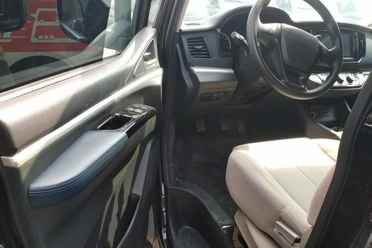 Used FORTHING Lingzhi 2023 M5L 1.6L Base Model 7 Seats Driver Seat