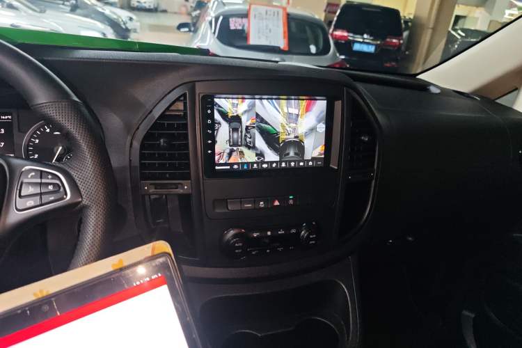 Used Mercedes-Benz Vito 2021 2.0T Elite Version 7 Seats Audio And AC Panel