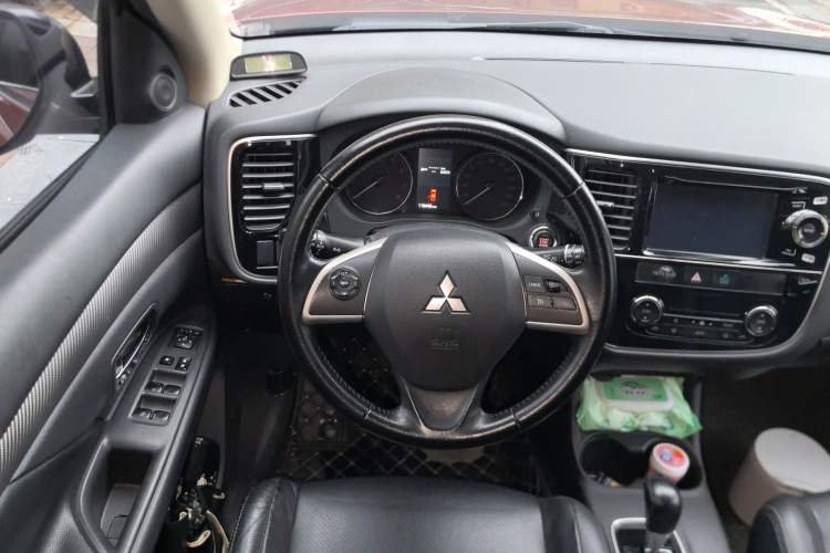 Used Mitsubishi Outlander 2014 2.4L 4x4 Deluxe Value Edition 5 Seats