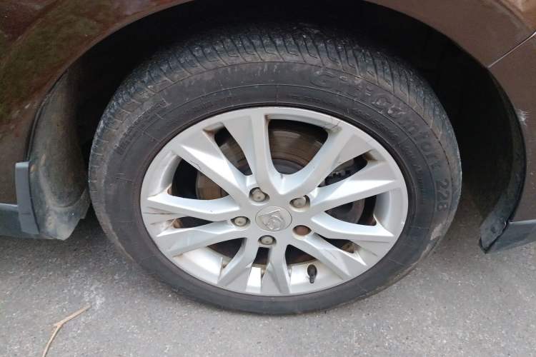 Used Baojun 730 2014 1.5L manual Comfort ESP version 7 seats Right Front Wheel Hub