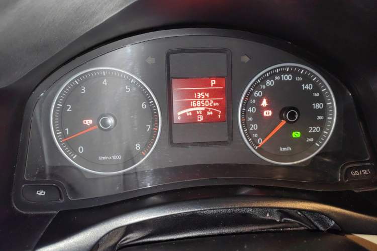 Used Volkswagen Bora 2012 1.4T Automatic Luxury Version Odometer Close Up