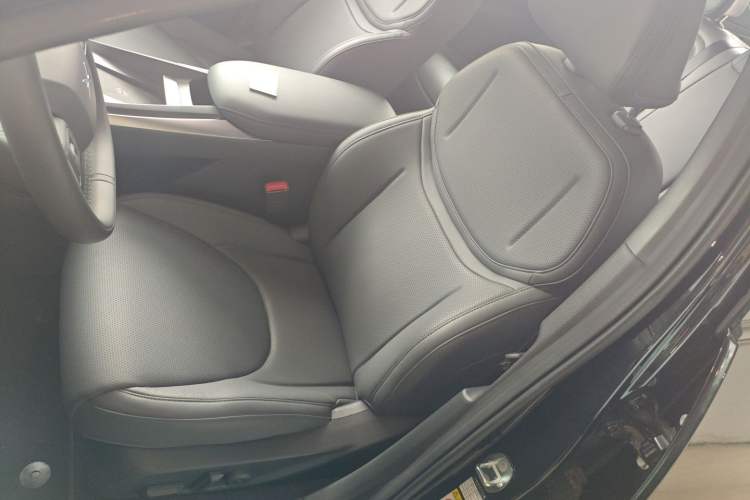 Used XPeng MONA M03 2025 600 with Ultra-Long Range Max Left Front Seat