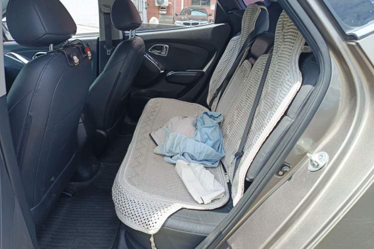 Used Hyundai ix35 2010 2.0L Automatic Two-Wheel Drive Elite Edition GLS Left Rear Seat