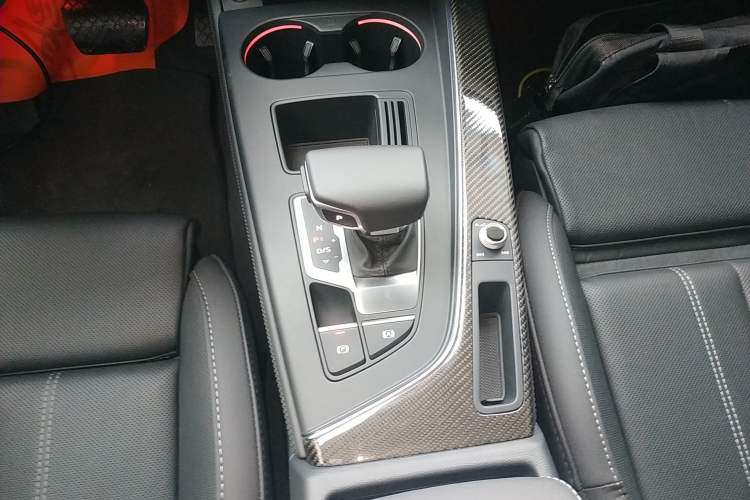 Used Audi A4L 2022 40 TFSI Luxury Dynamic Model
