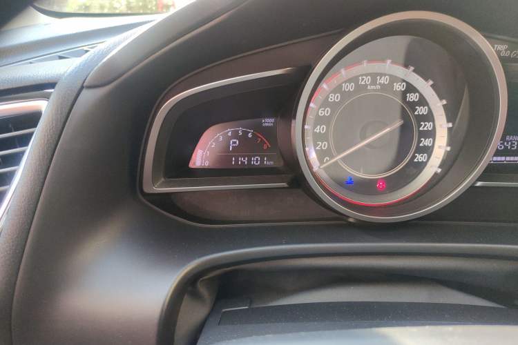 Used Mazda 3 Axela 2014 Sedan 1.5L Automatic Luxury Model