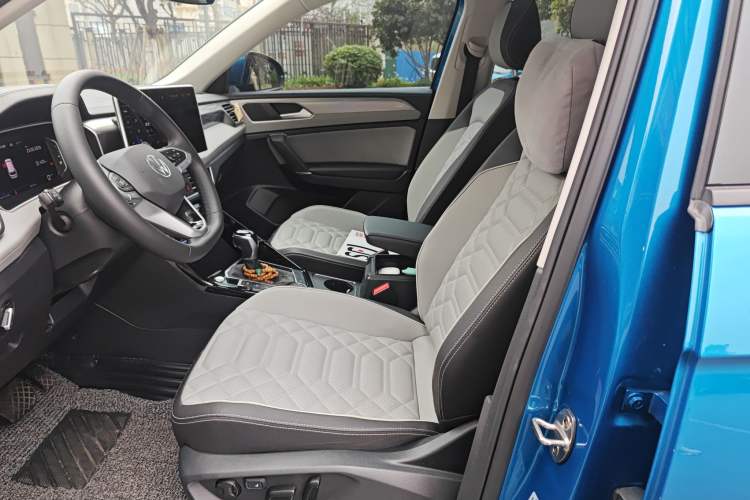 Used Volkswagen Tayron 2023 Revised Version 380TSI All-Wheel Drive R-Line High-Energy Edition Left Front Seat