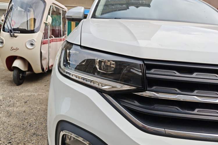 Used Volkswagen Tacqua 2020 1.5L Automatic Yue Right Front Headlight