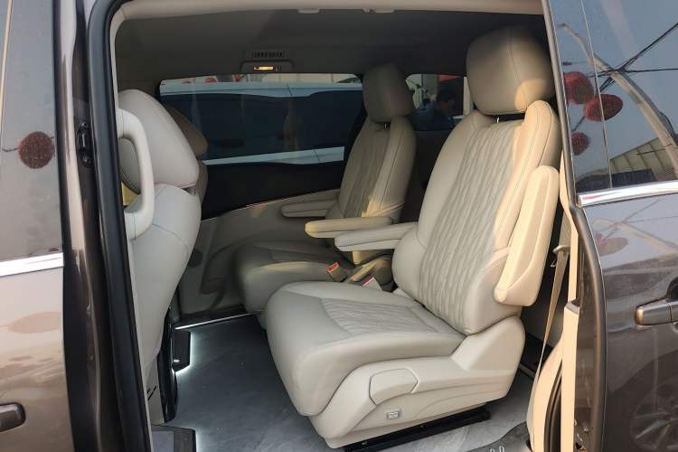 Used Buick GL8 2023 Land Executive Class Comfort Model
