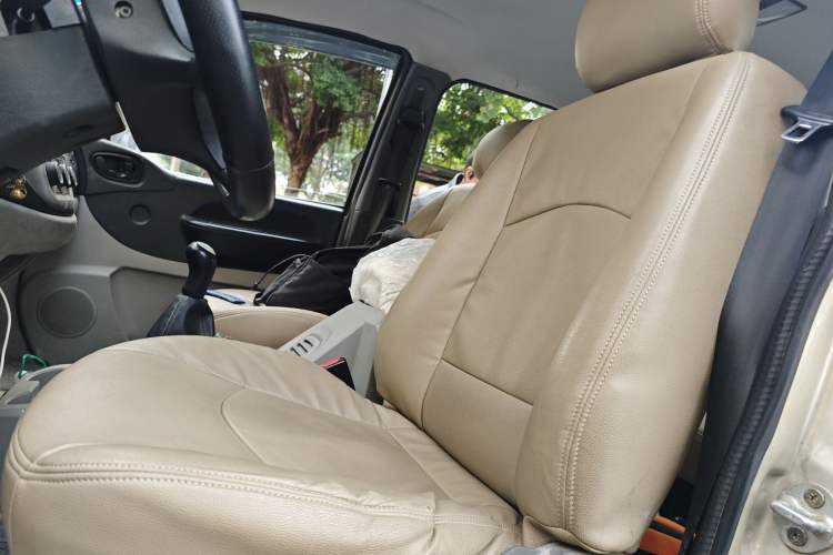 Used FORTHING Lingzhi 2013 M3 1.6L 7-Seater Luxury Model
