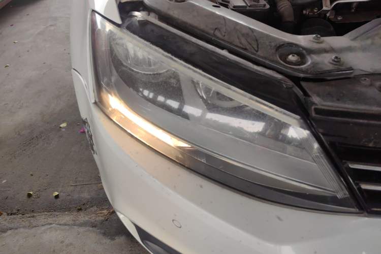 Used Volkswagen Sagitar 2014 Revised Version 1.4TSI Automatic Luxury Edition Right Front Headlight