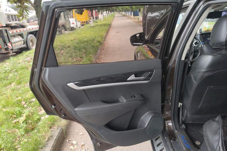 Used Dongfeng Aeolus AX7 2017 2.0L Automatic Zhiyu Trim
