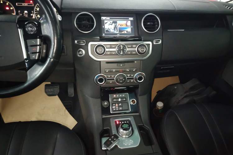 Used Land Rover Discovery 2016 3.0 SC Obsidian Black Heritage Edition SE