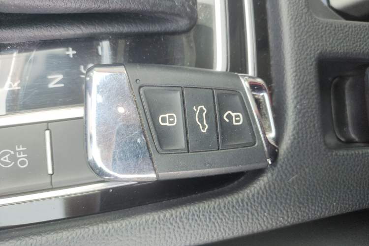 Used Volkswagen Magotan 2023 2 Million Units Commemorative Edition 330TSI DSG Luxury Version Vehicle Key