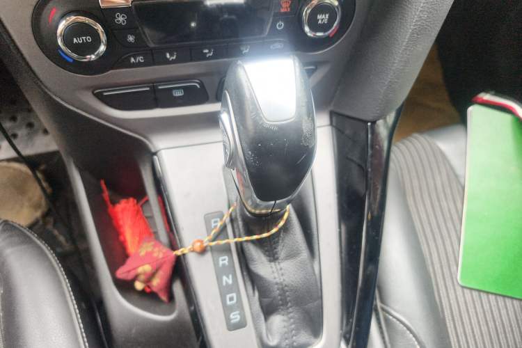 Used Ford Focus 2012 Sedan 1.6L Automatic Fashion Edition
