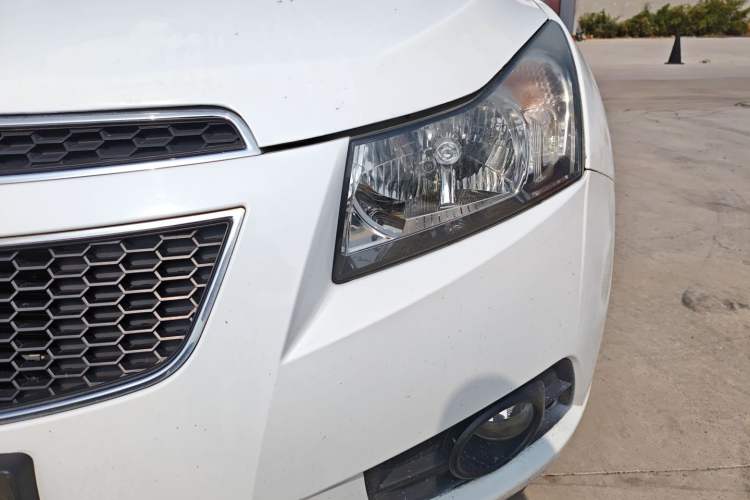 Used Chevrolet Cruze 2013 Hatchback 1.6L Manual Luxury Model Left Front Headlight