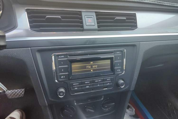 Used Volkswagen Bora 2018 1.5L Automatic Fashion Model Audio And AC Panel