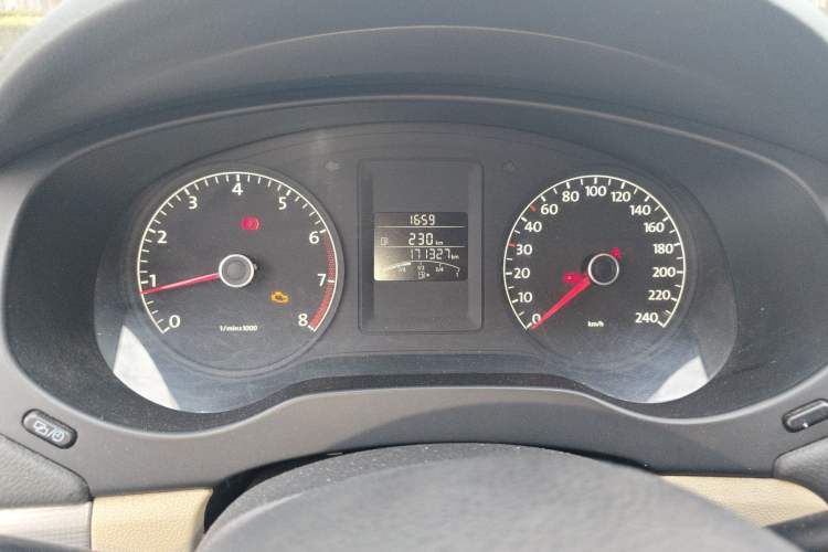 Used Volkswagen Sagitar 2014 1.6L Manual Comfort Model Instrument Cluster