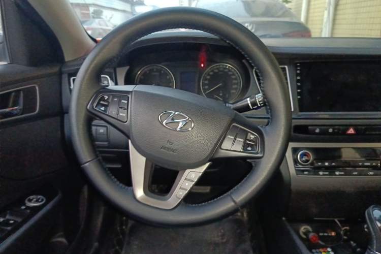 Used Hyundai Mistra 2014 1.8L Automatic Smart GLS Steering Wheel