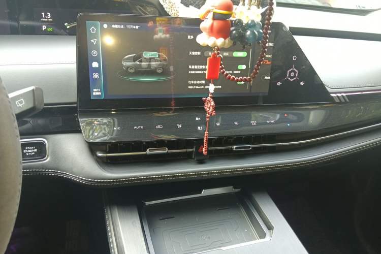 Used CHANGAN UNI-K 2024 2.0T Two-Wheel Drive YueShang Trim Audio And AC Panel