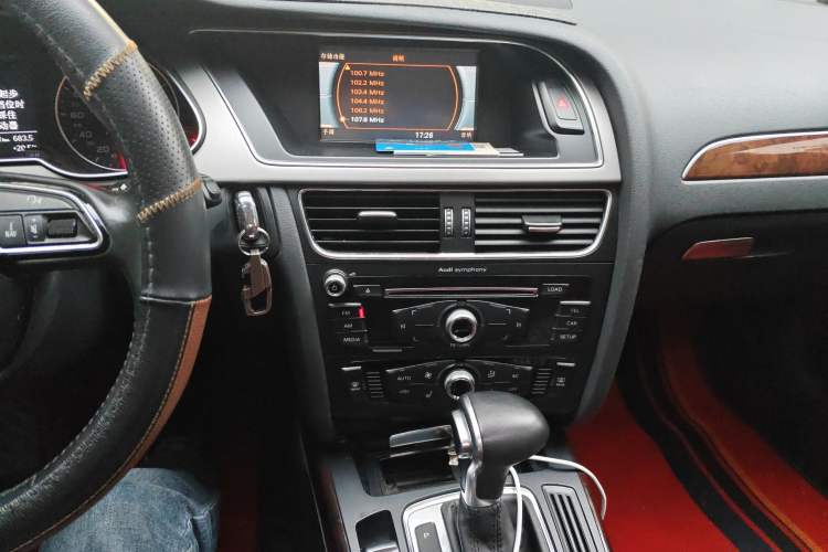 Used Audi A4L 2013 35 TFSI Automatic Comfort Model Audio And AC Panel