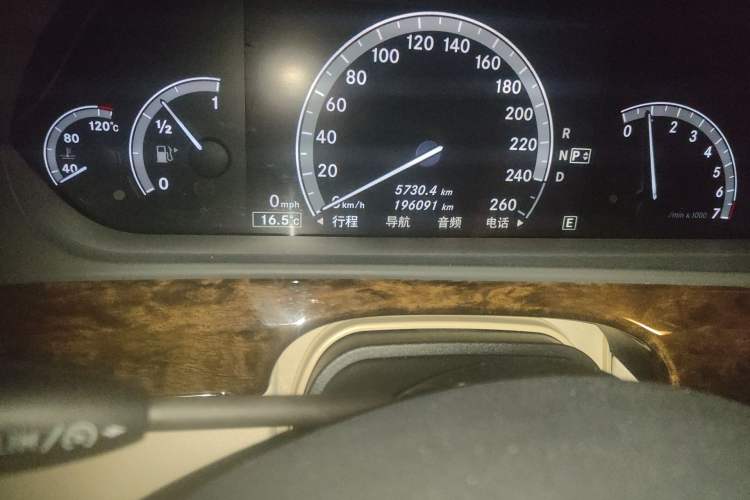 Used Mercedes-Benz S-Class 2010 S 300 L Prestige Edition Odometer Close Up