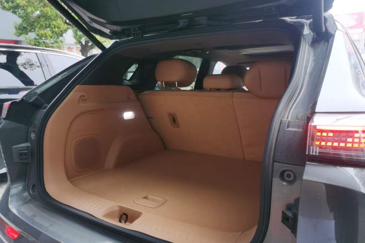 Used Dongfeng Aeolus L8 2025 Model 112KM Dream Edition Trunk