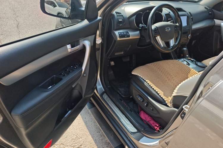 Used Kia Sorento 2012 2.4L Gasoline Luxury Edition
