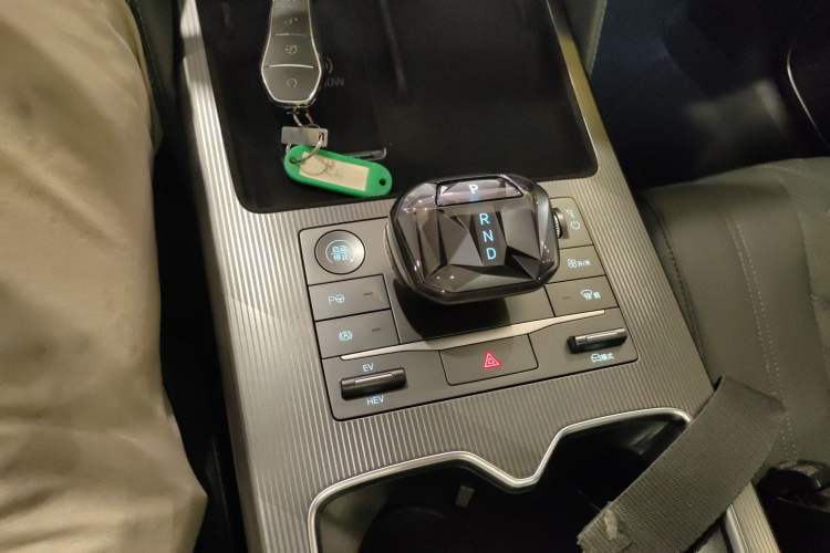 Used BYD Song L DM-i 2025 Intelligent Driving Version 160 km Beyond-Range Type Gear Lever