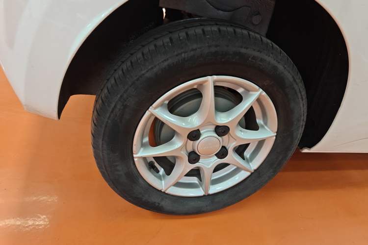 Used Roewe Clever 2022 311km QiQi BoBo Edition Right Rear Wheel Hub