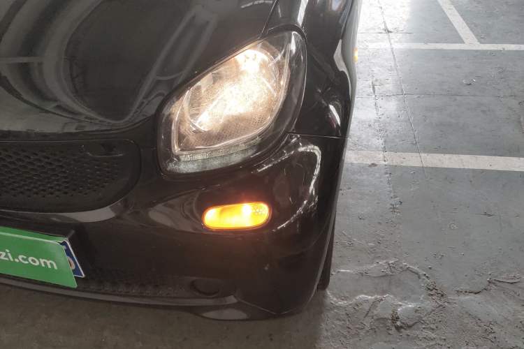 Used smart fortwo 2018 0.9T 66kW Hardtop Pioneer Edition China V Emission Standard
