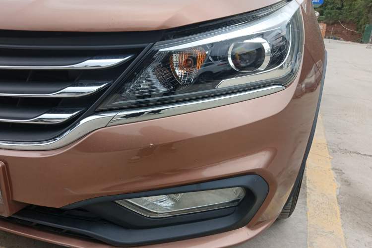 Used Baojun 310W 2017 1.5L Manual Fashion Model China V