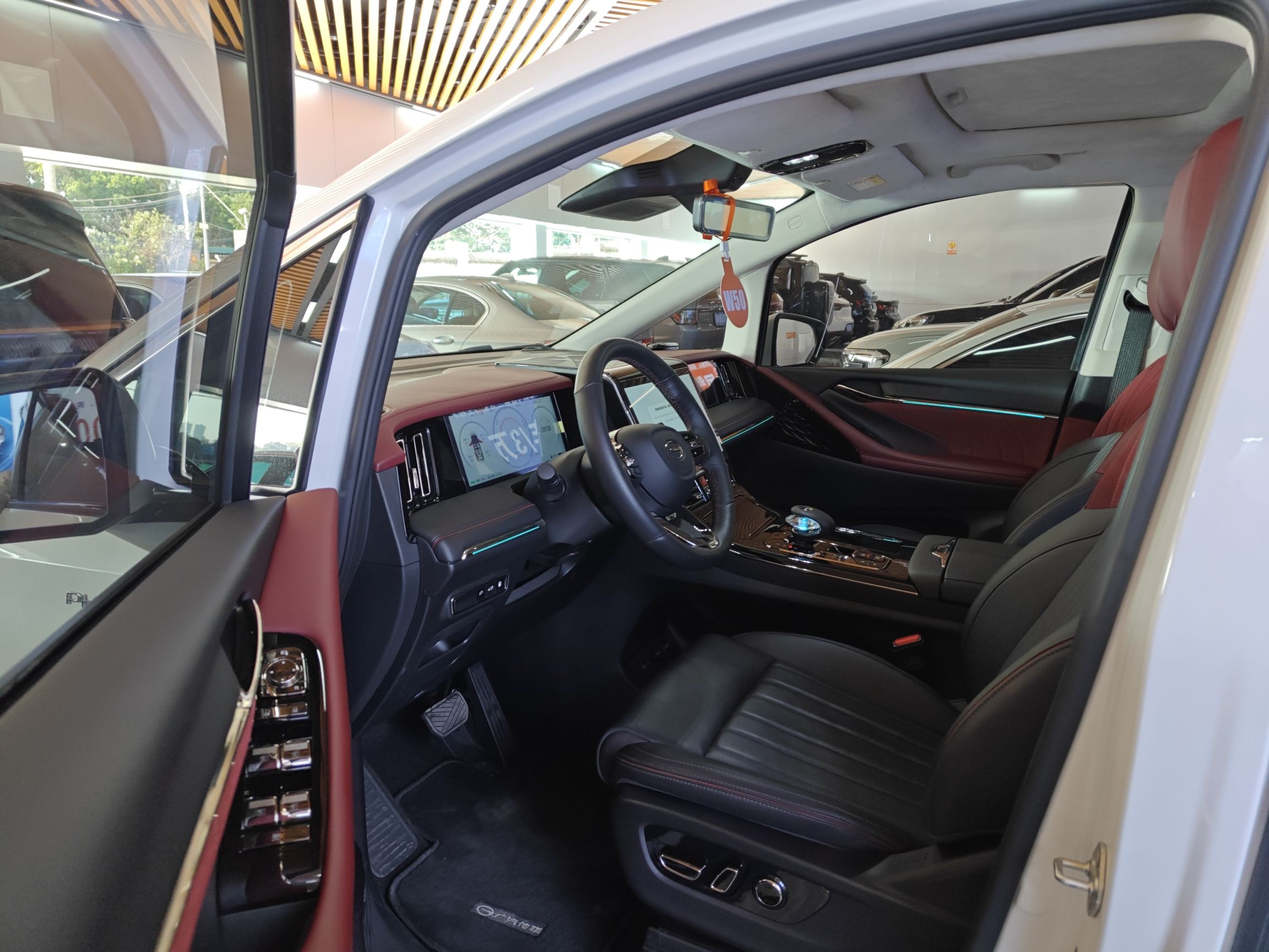 المقاعد الأمامية داخل السيارة