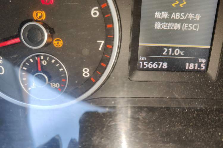 Used Volkswagen Tiguan 2013 1.8TSI Automatic Two-Wheel Drive Luxury Model Odometer Close Up