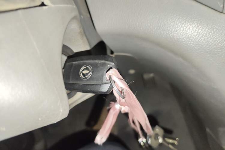 Used Dongfeng Shuaike 2012 2.0L Automatic Luxury 7-Seater Vehicle Key