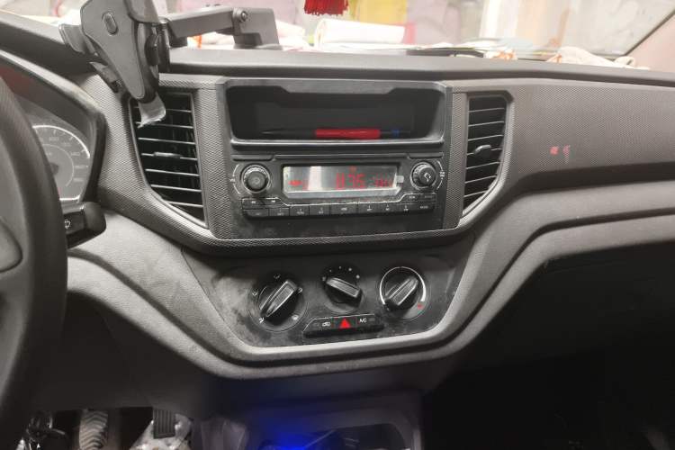 Used Wuling Hongguang V 2019 1.5L Jingqu Version China VI LAR Audio And AC Panel