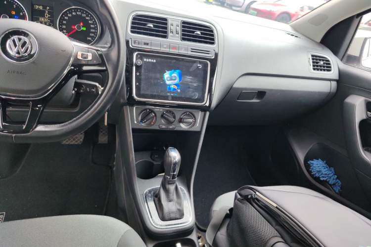 Used Volkswagen Polo 2018 1.5L Automatic Enjoyment Model Gear Lever